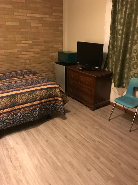 Lakeview Motel Two Rivers Екстер'єр фото