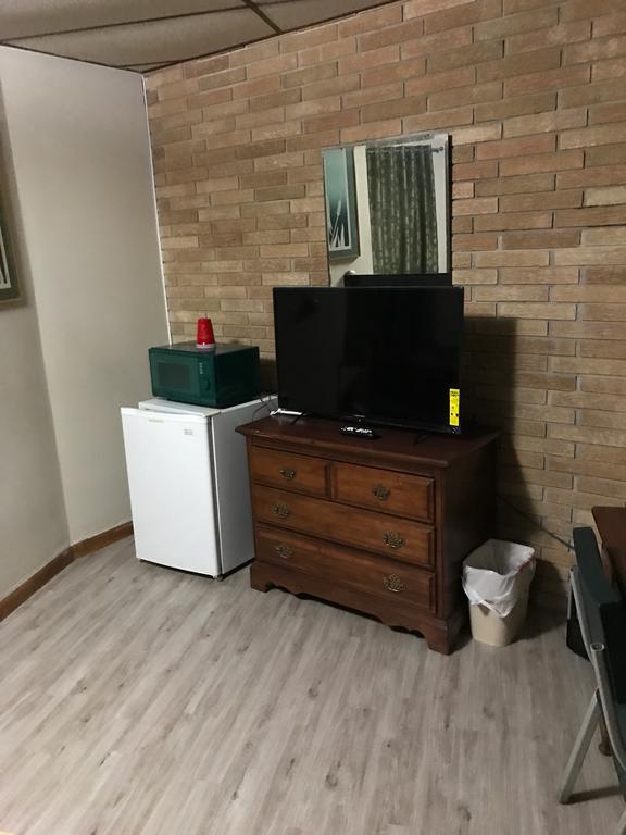 Lakeview Motel Two Rivers Екстер'єр фото